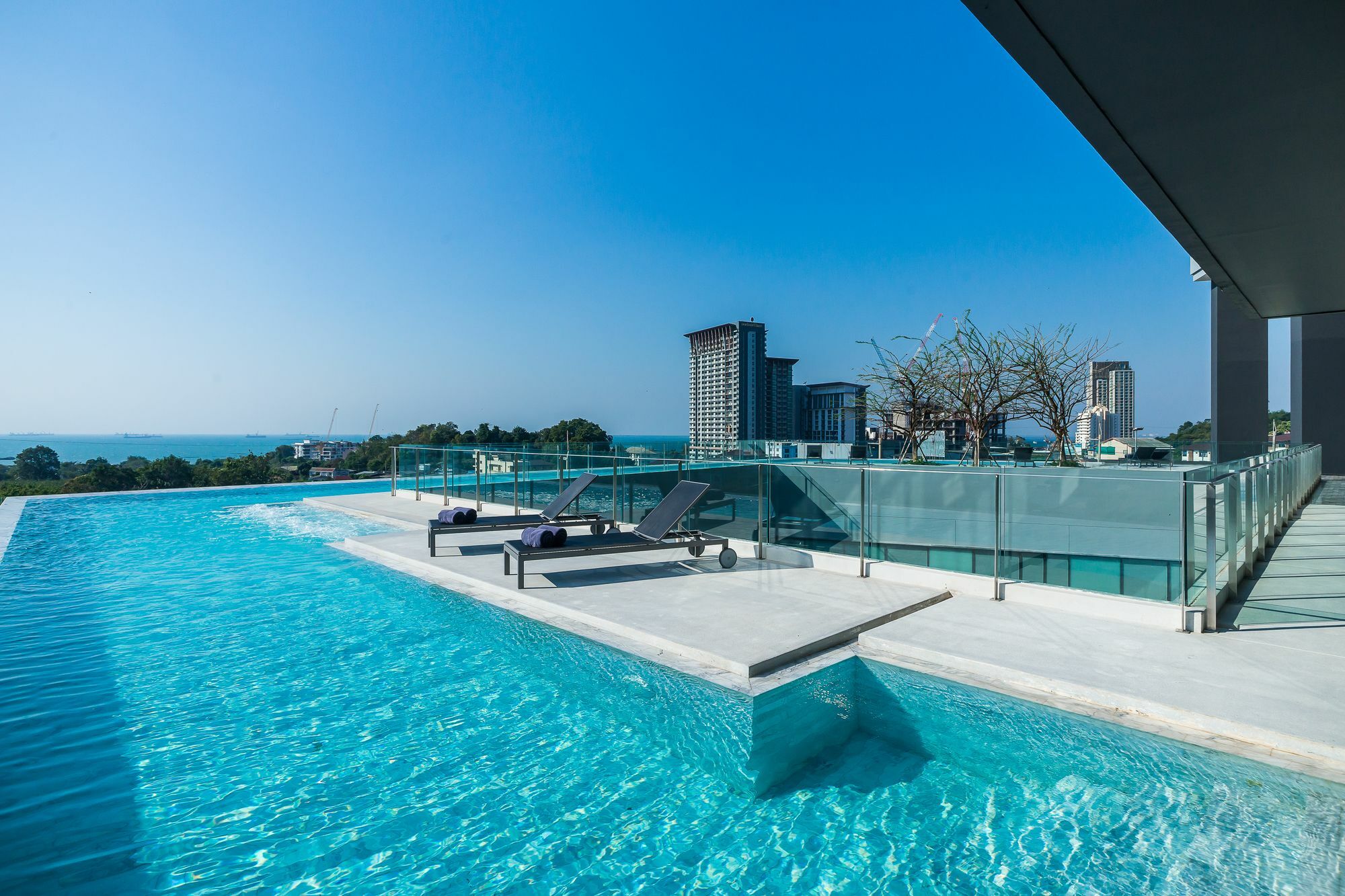 Arize Hotel Sri Racha Sziracsa Kültér fotó
